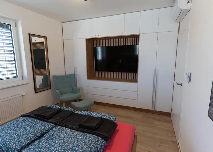Family Space With Free Parking & Air Condition Apartment
