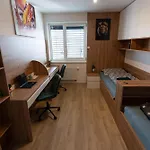 Family Space With Free Parking & Air Condition 아파트 *