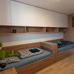 아파트 Family Space With Free Parking & Air Condition 브르노
