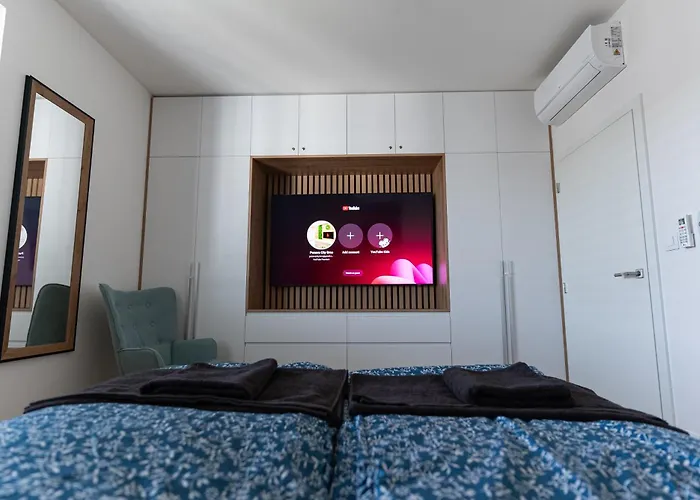 アパート Family Space With Free Parking & Air Condition ブルノ